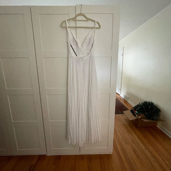 Gown - Picture 9 of 9